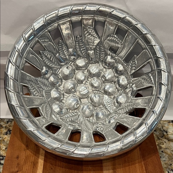 Wilton Armatel Fruit Bowl -Mich Oregon Washington Calif  Cherries are the Best - Picture 2 of 9